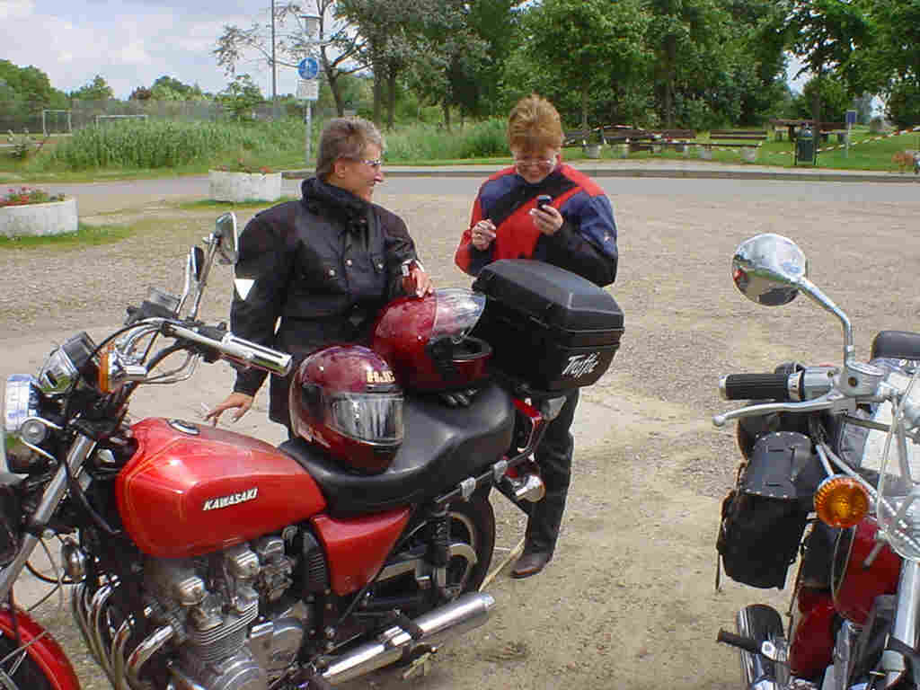 Friends + Bikes
(c) www.kawasaki-z.de