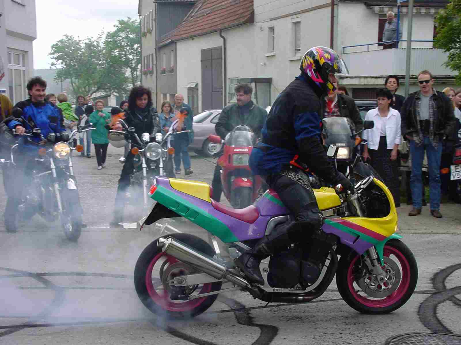 Friends + Bikes
(c) www.kawasaki-z.de