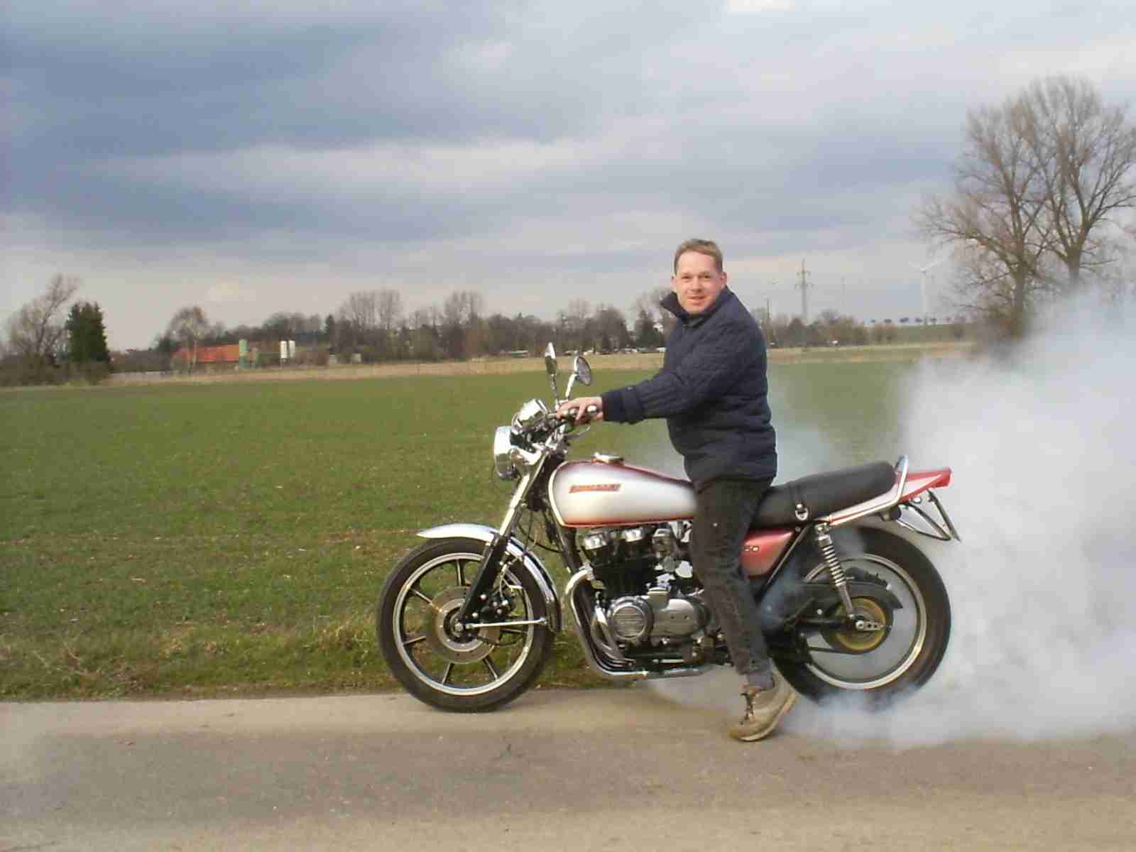 Friends + Bikes
(c) www.kawasaki-z.de