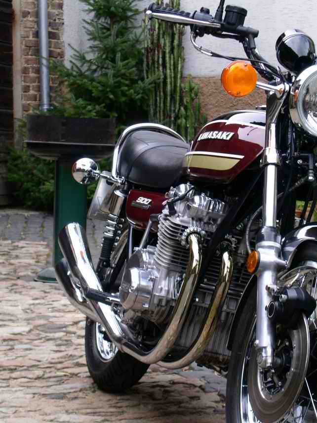 Friends + Bikes
(c) www.kawasaki-z.de