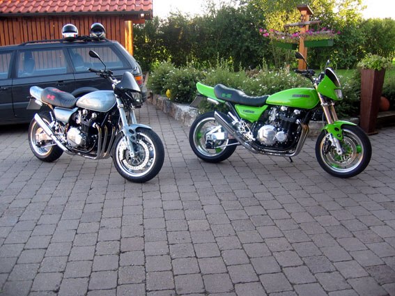 Friends + Bikes
(c) www.kawasaki-z.de
