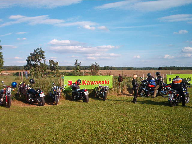 Friends + Bikes
(c) www.kawasaki-z.de