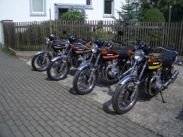 Friends + Bikes
(c) www.kawasaki-z.de
