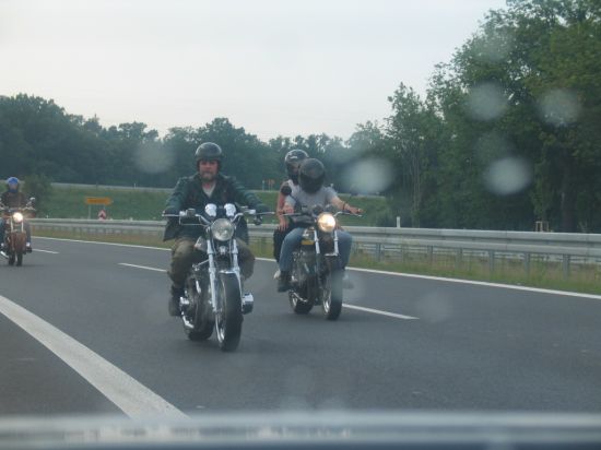 Friends + Bikes
(c) www.kawasaki-z.de