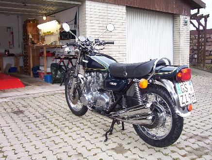 Friends + Bikes
(c) www.kawasaki-z.de