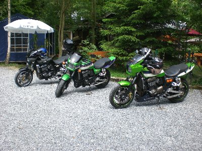 Friends + Bikes
(c) www.kawasaki-z.de
