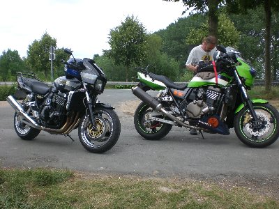 Friends + Bikes
(c) www.kawasaki-z.de