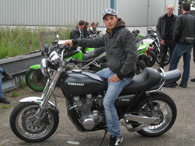 Friends + Bikes
(c) www.kawasaki-z.de