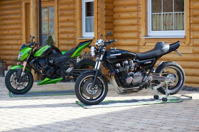 Friends + Bikes
(c) www.kawasaki-z.de
