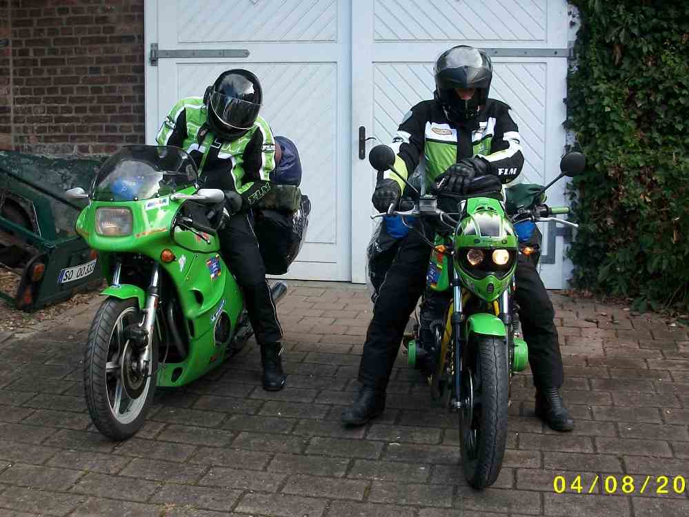 Friends + Bikes
(c) www.kawasaki-z.de