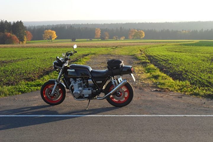 Friends + Bikes
(c) www.kawasaki-z.de