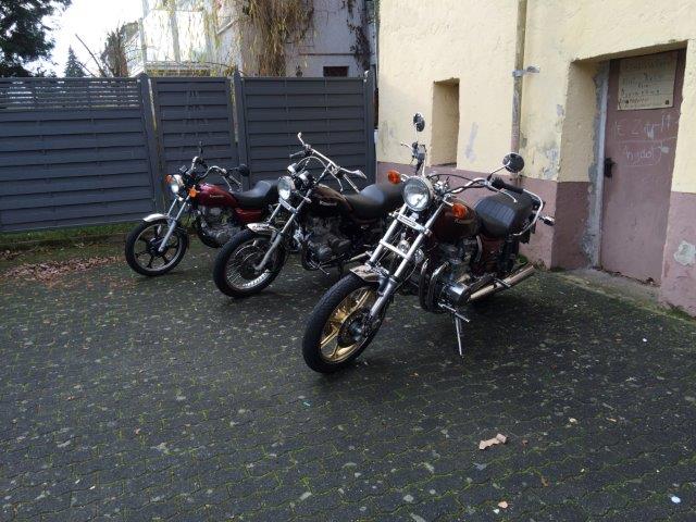 Friends + Bikes
(c) www.kawasaki-z.de