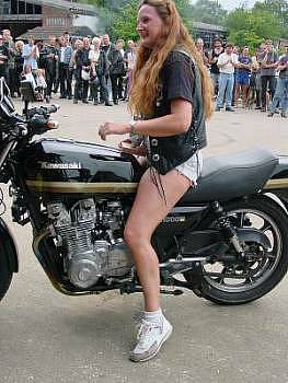 Thema: Bikes+Ladys
(c) www.kawasaki-z.de
