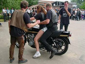 Thema: Bikes+Ladys
(c) www.kawasaki-z.de