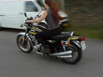 Thema: Bikes+Ladys
(c) www.kawasaki-z.de
