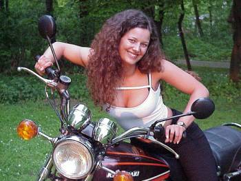 Thema: Bikes+Ladys
(c) www.kawasaki-z.de