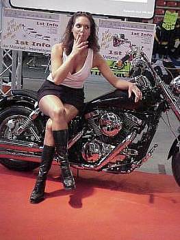 Thema: Bikes+Ladys
(c) www.kawasaki-z.de