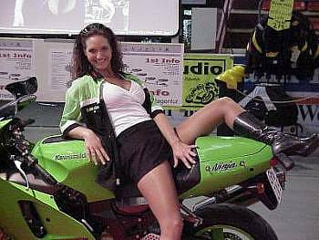 Thema: Bikes+Ladys
(c) www.kawasaki-z.de